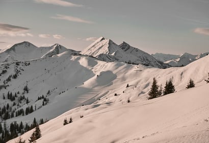 Alpine air & snow moments